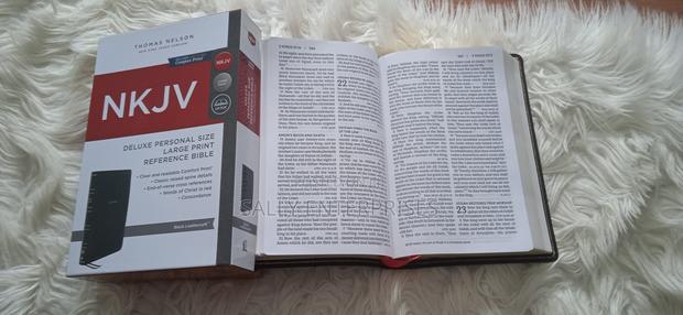 NKJV Deluxe Personal Size Large Print Reference Bible - thumbnail 2