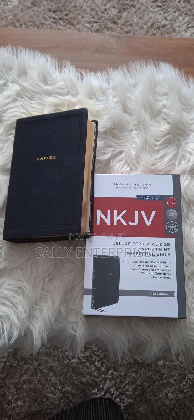NKJV Deluxe Personal Size Large Print Reference Bible - main view