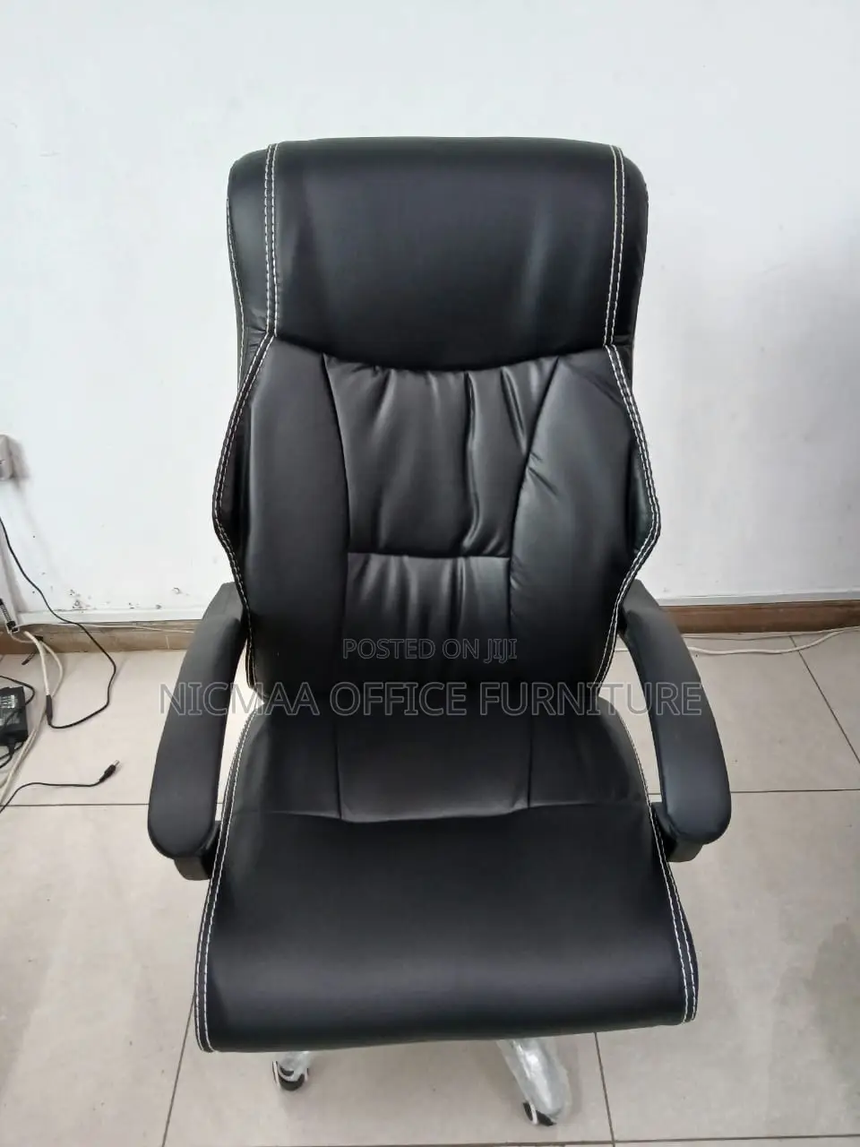 Comfort Designed Leather Modern Seat