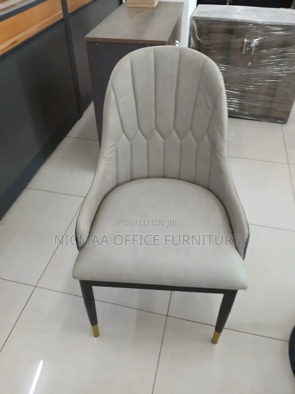 Modern Comfort With a Luxe Touch Elegant Seat