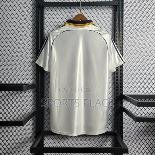 Real Madrid 1998/00 Home Retro Jersey - thumbnail 3