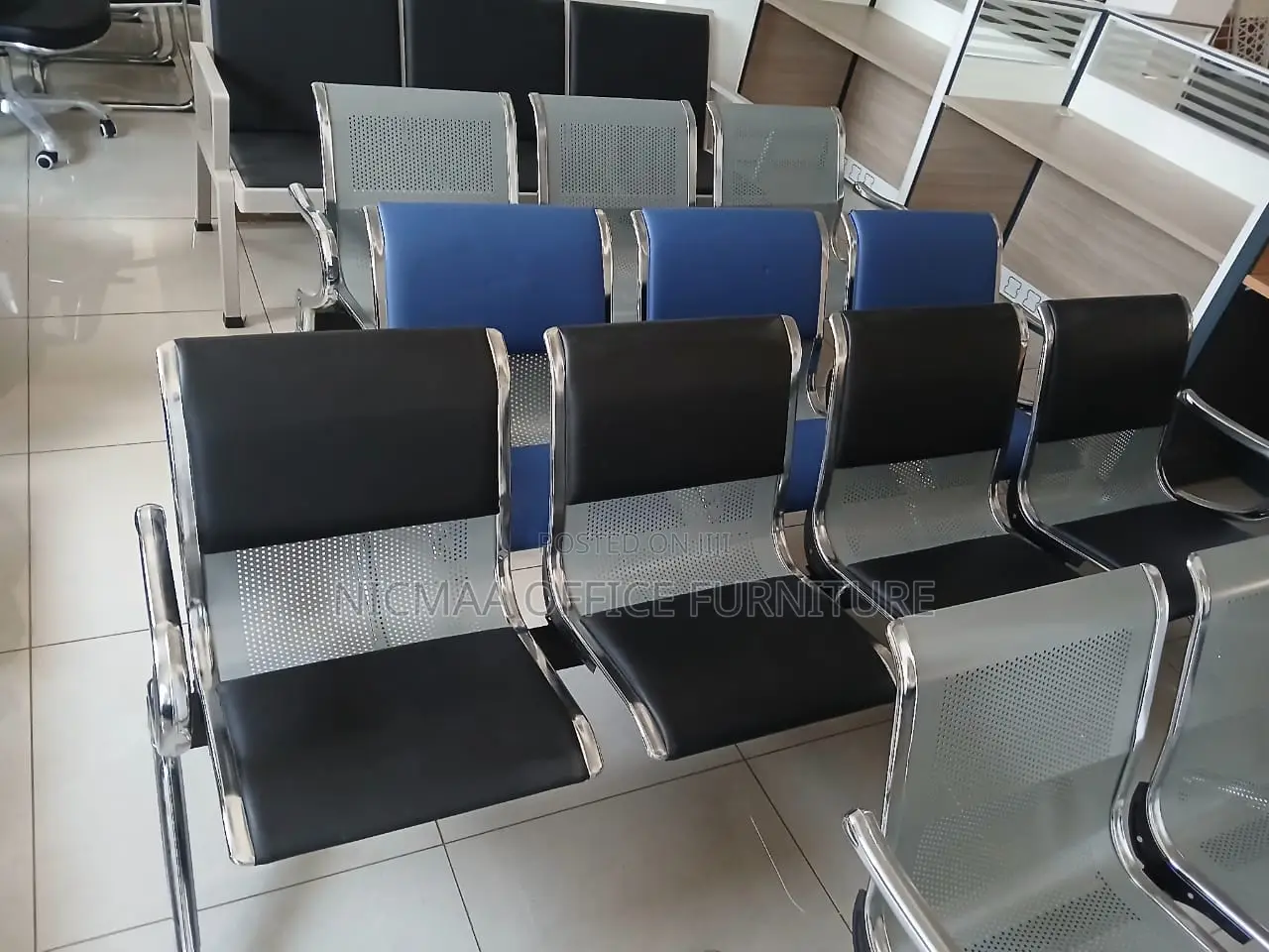 4-Link Durable Metal Waiting Bench