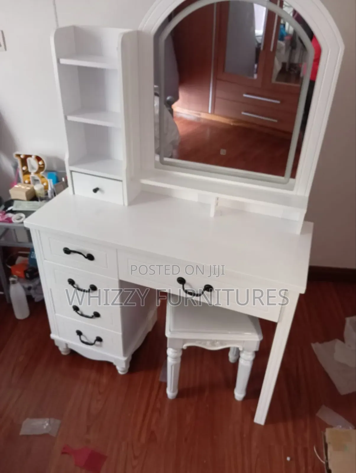 White Modern Make-Up Vanity Table