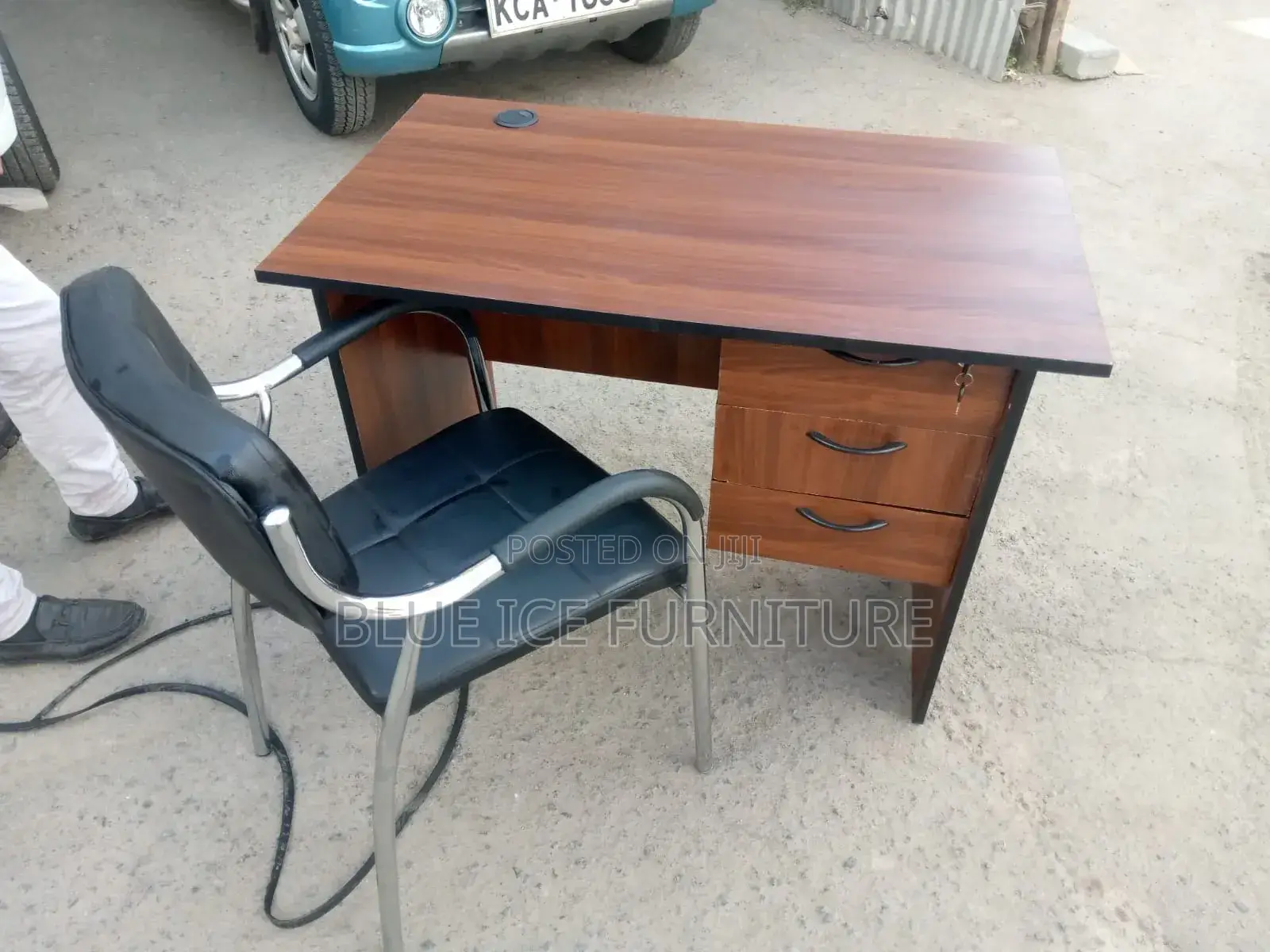Office Desk /Cfa Waiting Chair