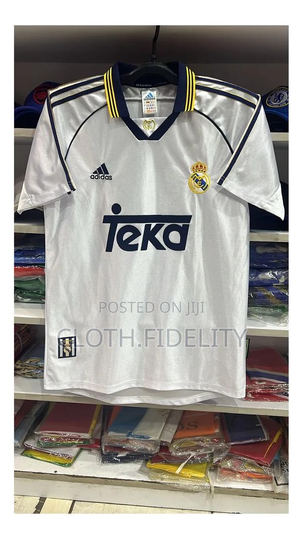 Real Madrid 1998/00 Home Retro Jersey.