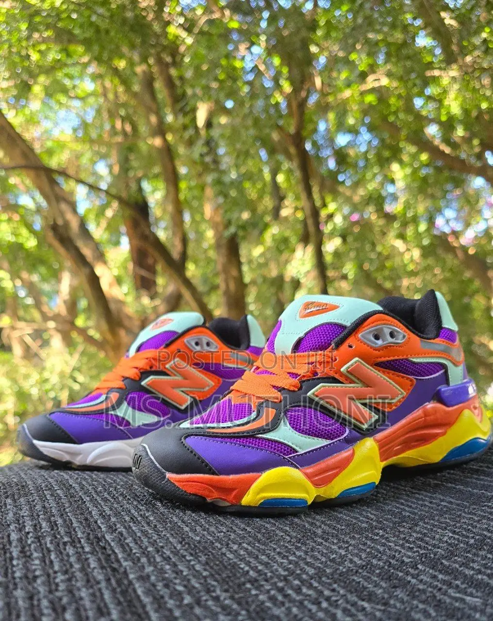 New Balance 9060 Pop of Color Sizes: 36 37 38 39 40