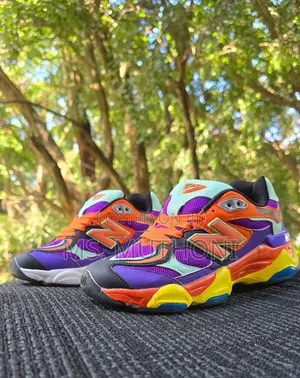New Balance 9060 Pop of Color Sizes: 36 37 38 39 40