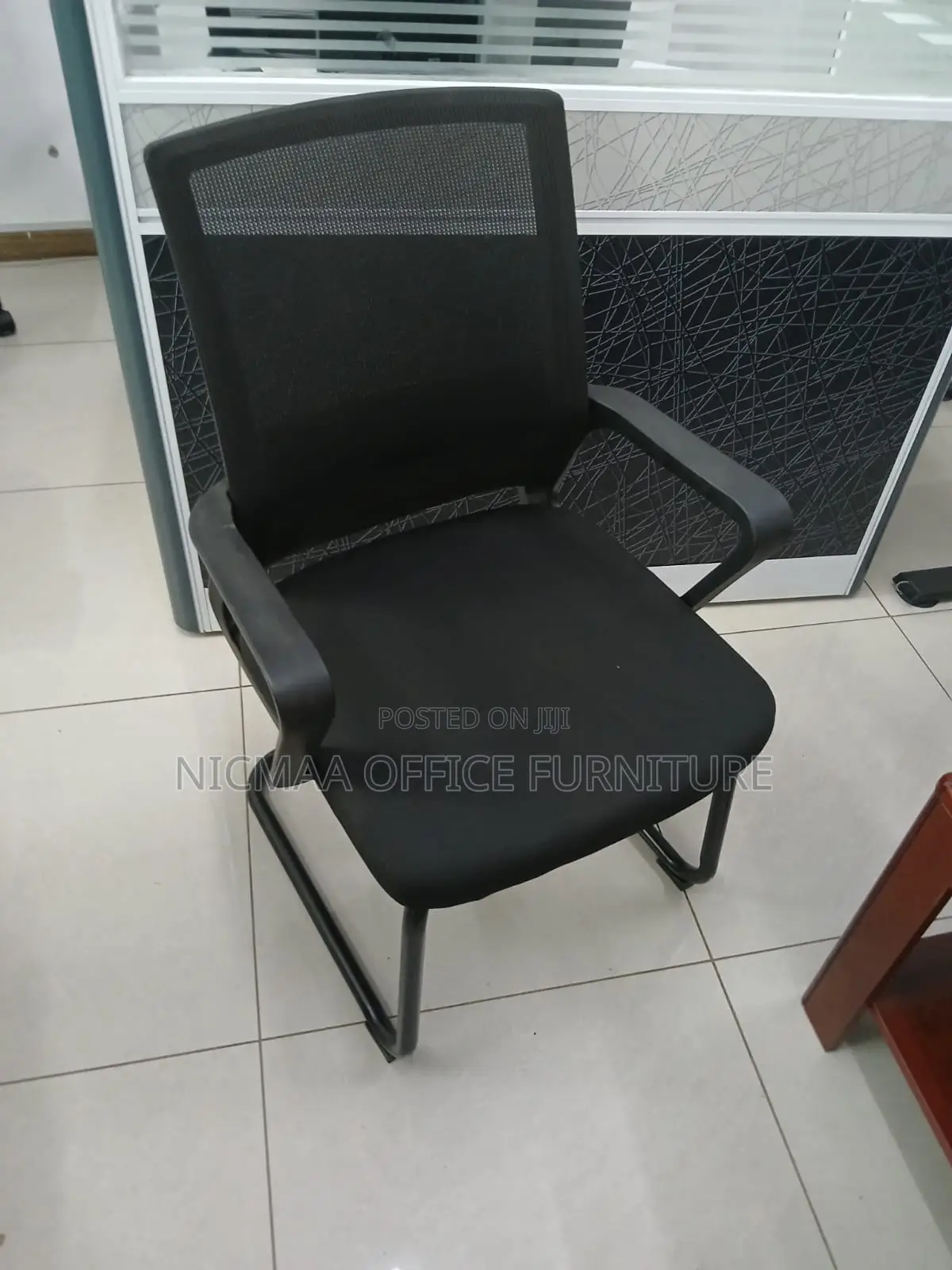 Sleek Comfort for Modern Workspaces Visitor Seat