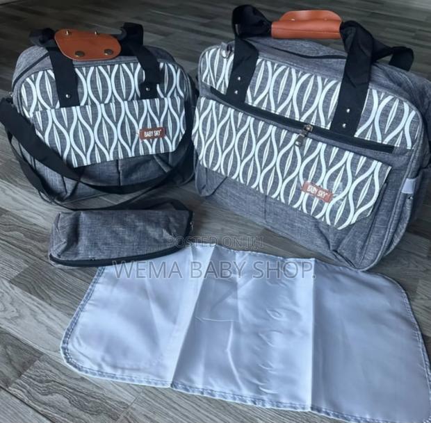 Spacious 4 in 1 Baby Diaper/Clinic Bag - thumbnail 3