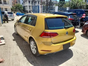 Volkswagen Golf 2018 Gold