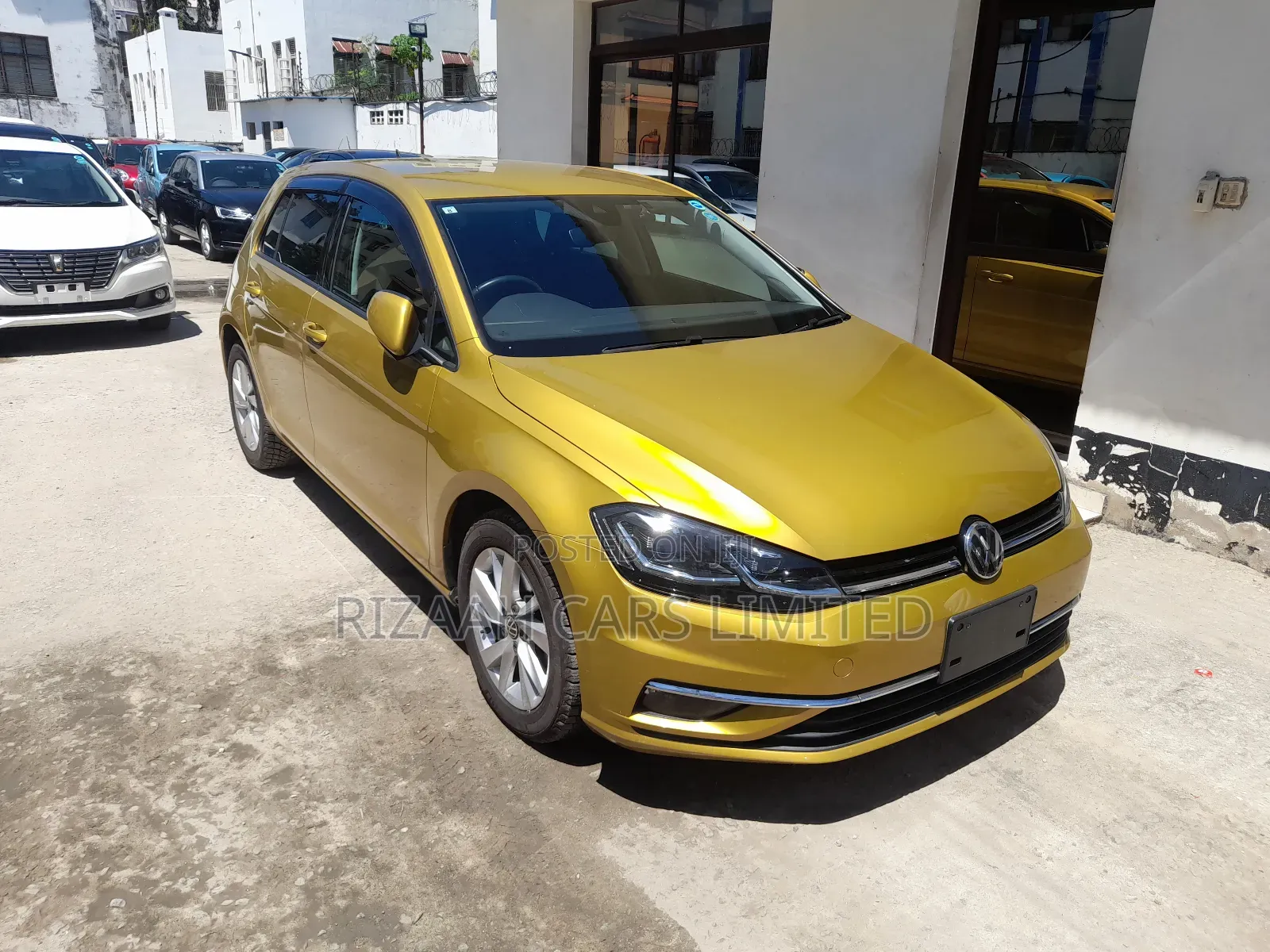 Volkswagen Golf 2018 Gold