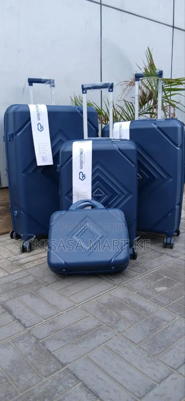 4 in 1 Luxurious Unbreakable Pp Suitcase - thumbnail 5