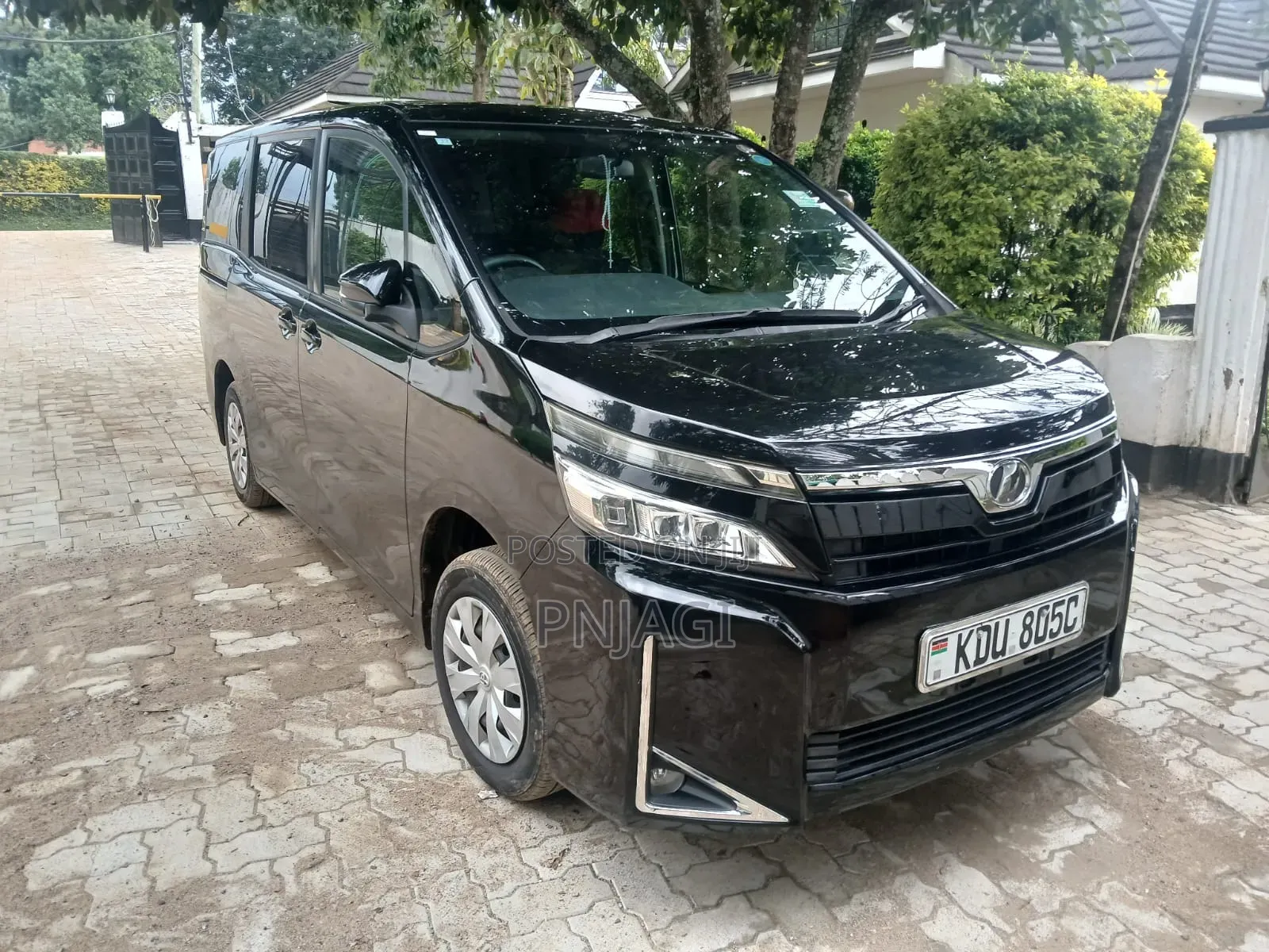 Toyota Voxy/Noah for Hire! 