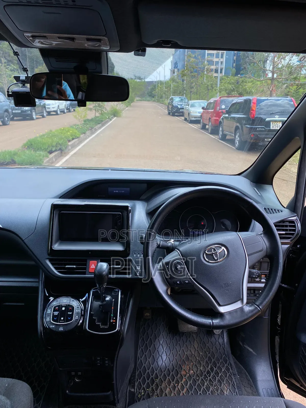 Toyota Voxy/Noah for Hire! 
