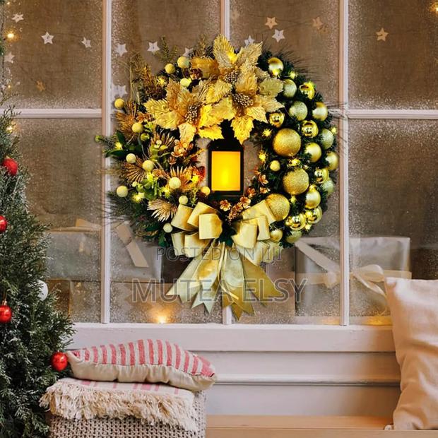 Gold Red Christmas Wreath With Lamp - main view