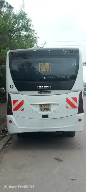 Isuzu FRR 2012 White