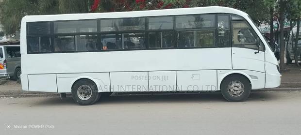 Isuzu FRR 2012 White - thumbnail 4