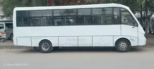 Isuzu FRR 2012 White