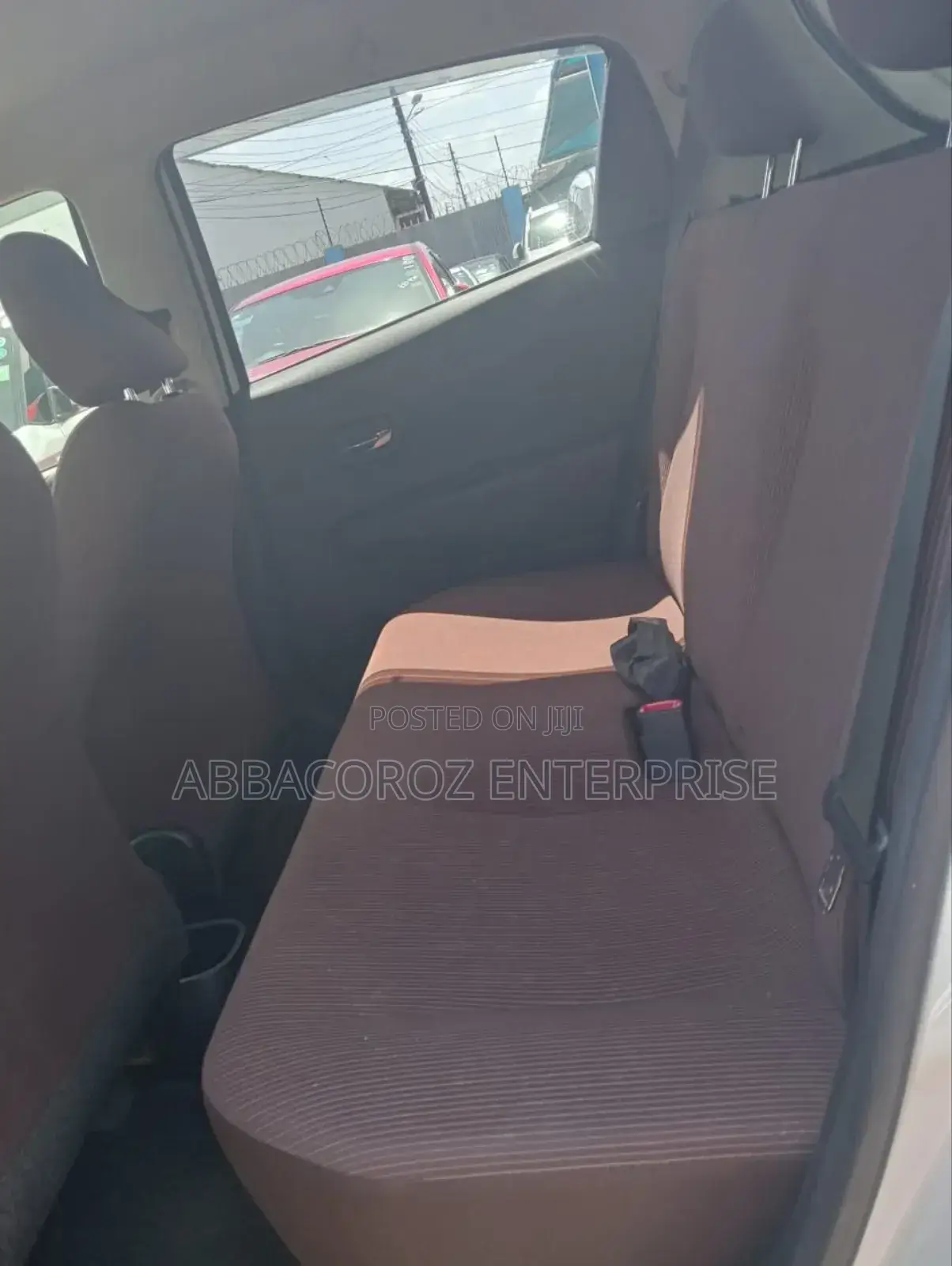 Toyota Vitz 1.3 FWD 5dr 2012 Pearl