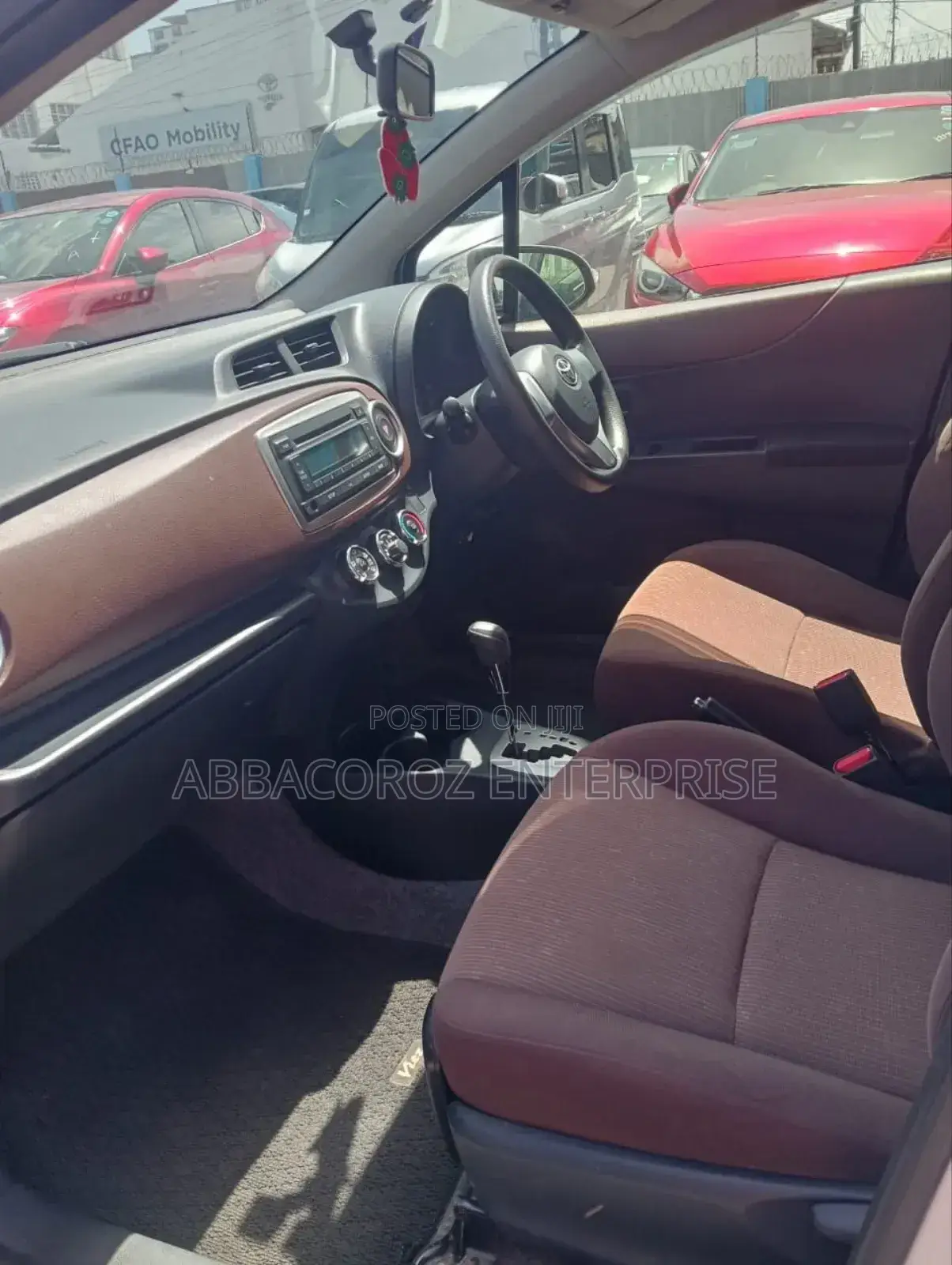Toyota Vitz 1.3 FWD 5dr 2012 Pearl