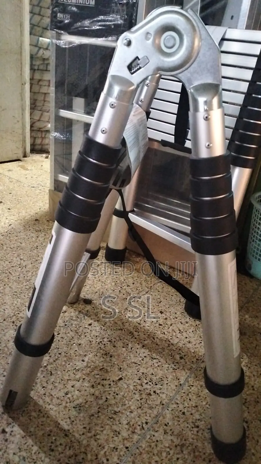 Aluminium Double Telescopic Ladder-(1.9+1.9mtrs)