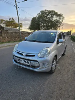 Toyota Passo 2015 Silver