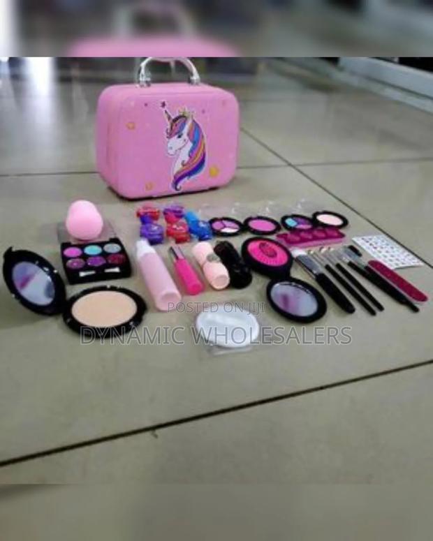 Kids’ Makeup Kit With Unicorn Case