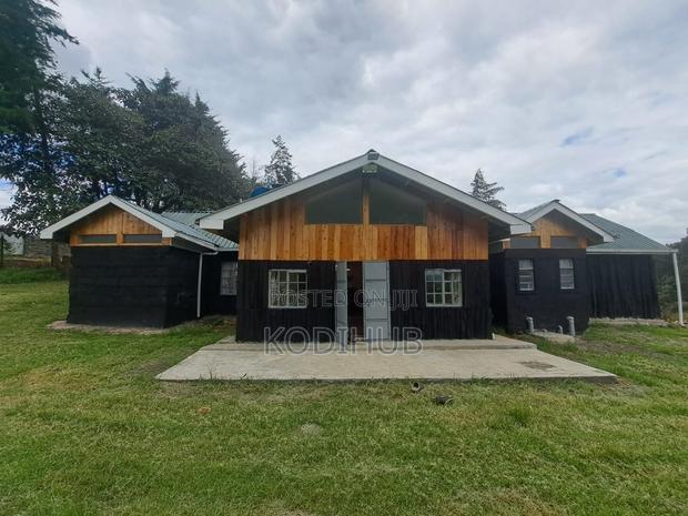 Lanet 4 Bedroom Airbnb With Private Compound in Nakuru - thumbnail 7