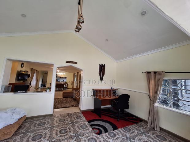 Lanet 4 Bedroom Airbnb With Private Compound in Nakuru - thumbnail 3