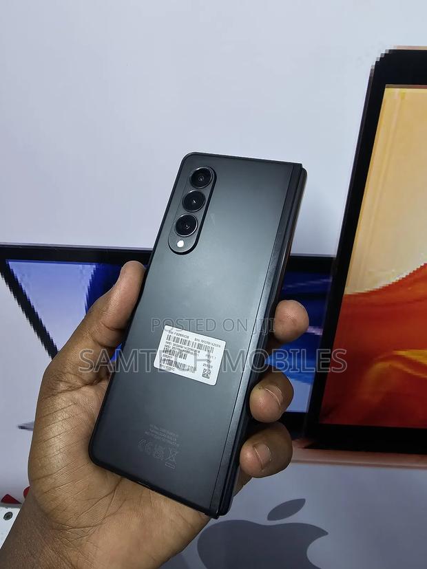 Samsung Galaxy Z Fold 3 256 GB Black - main view