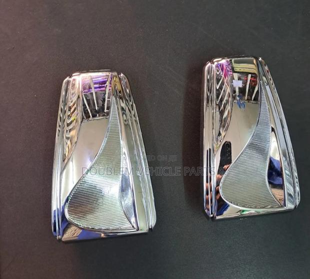 Grill Logo/Emblem Grill Crown Premio 2014,2015,2016,2017,2018 270 - main view