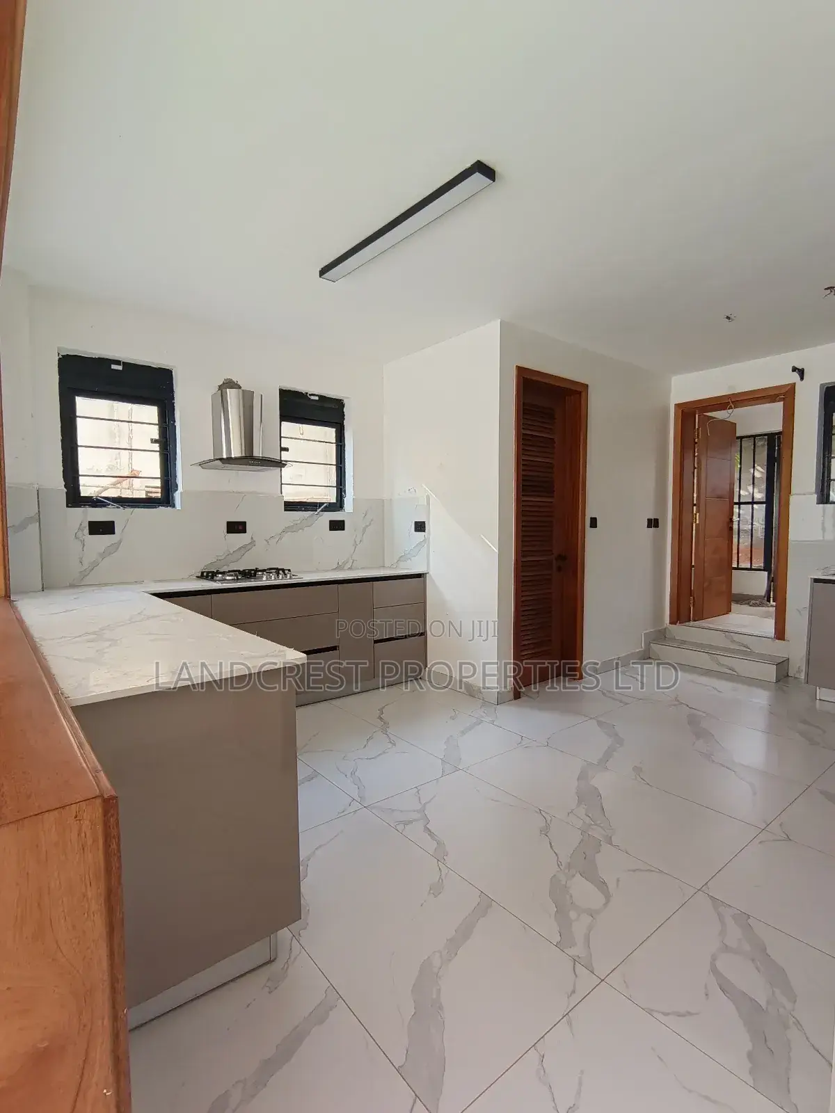 4bdrm Townhouse/Terrace in Uthiru for sale