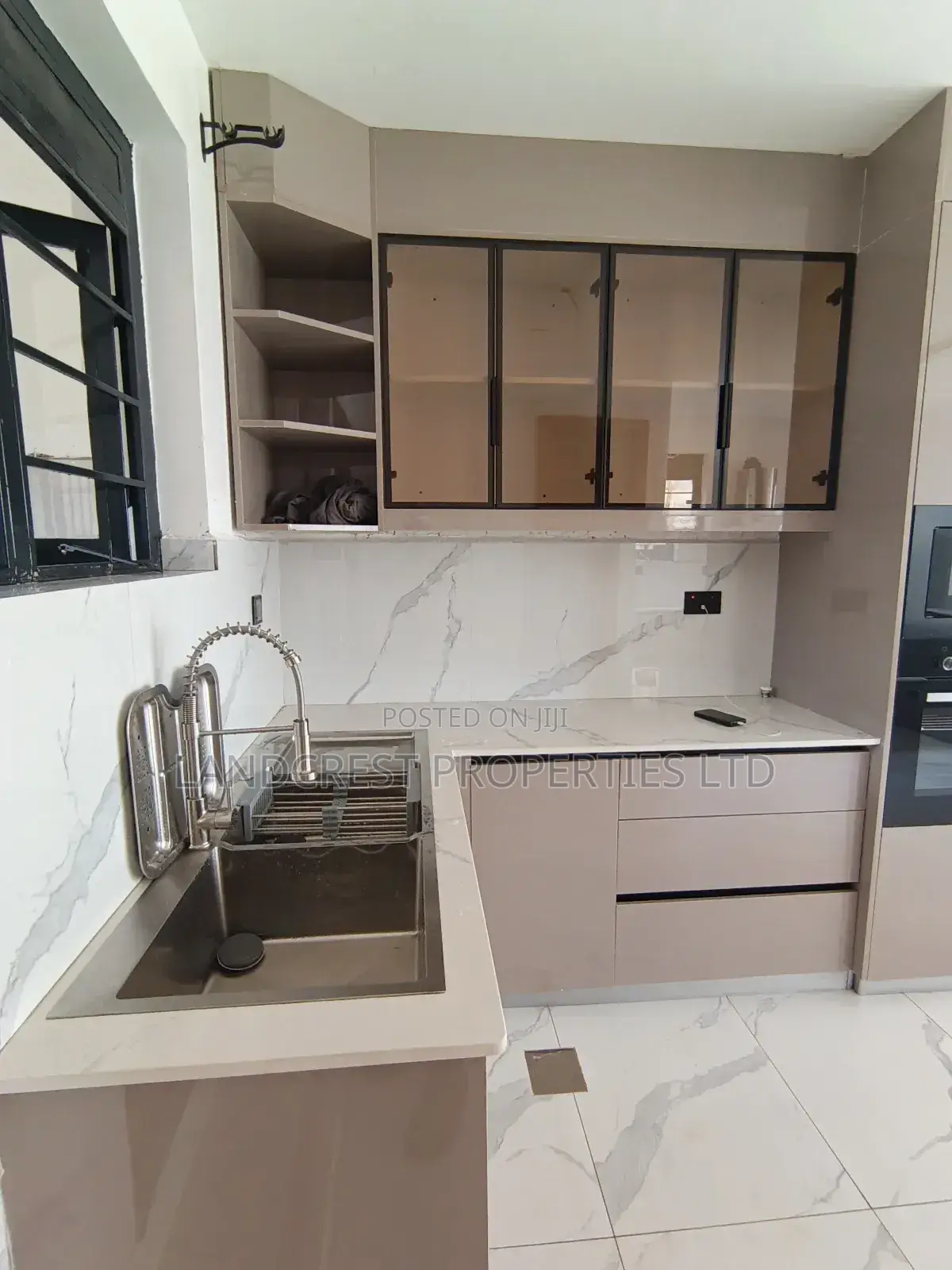 4bdrm Townhouse/Terrace in Uthiru for sale
