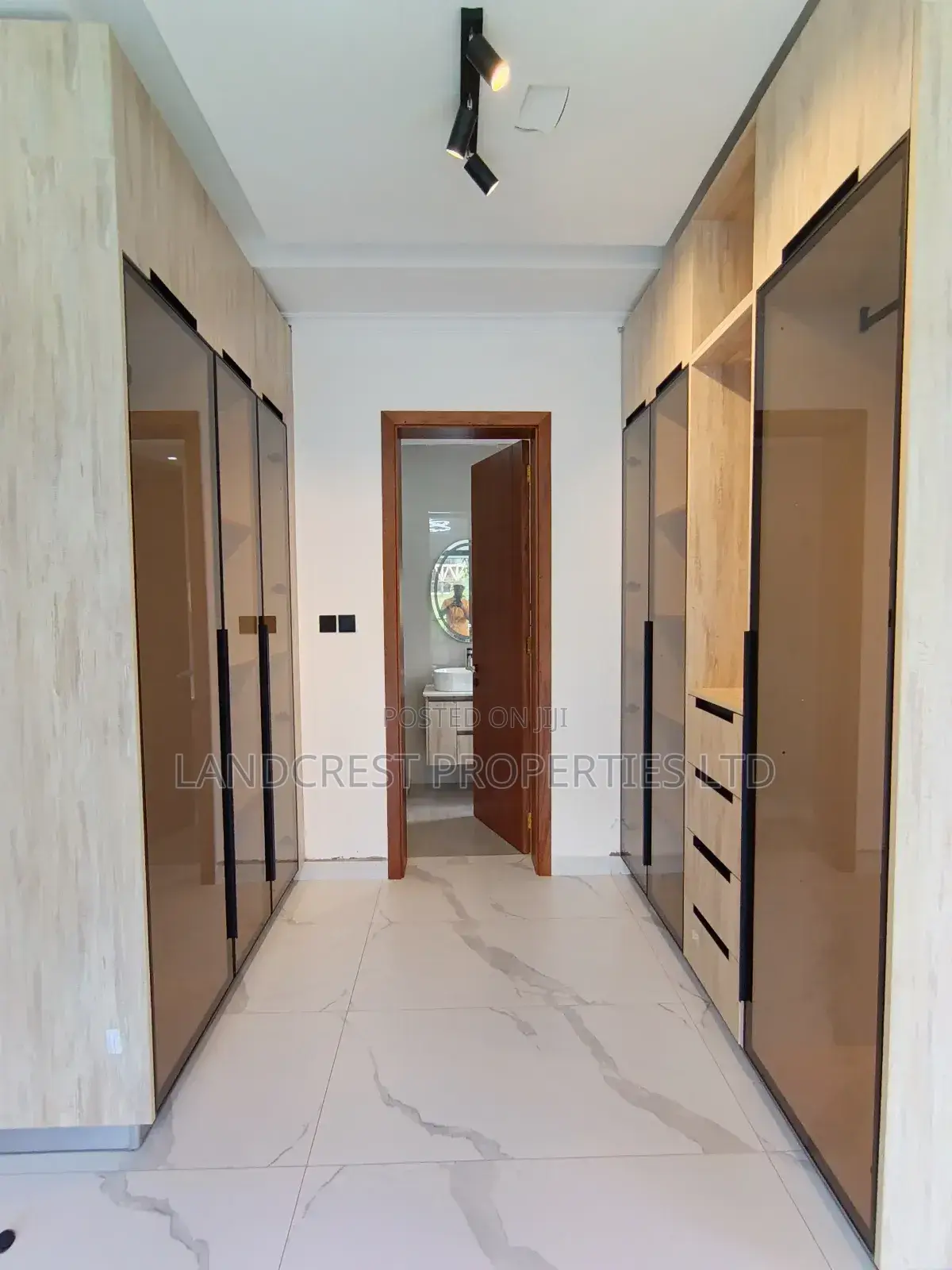 4bdrm Townhouse/Terrace in Uthiru for sale