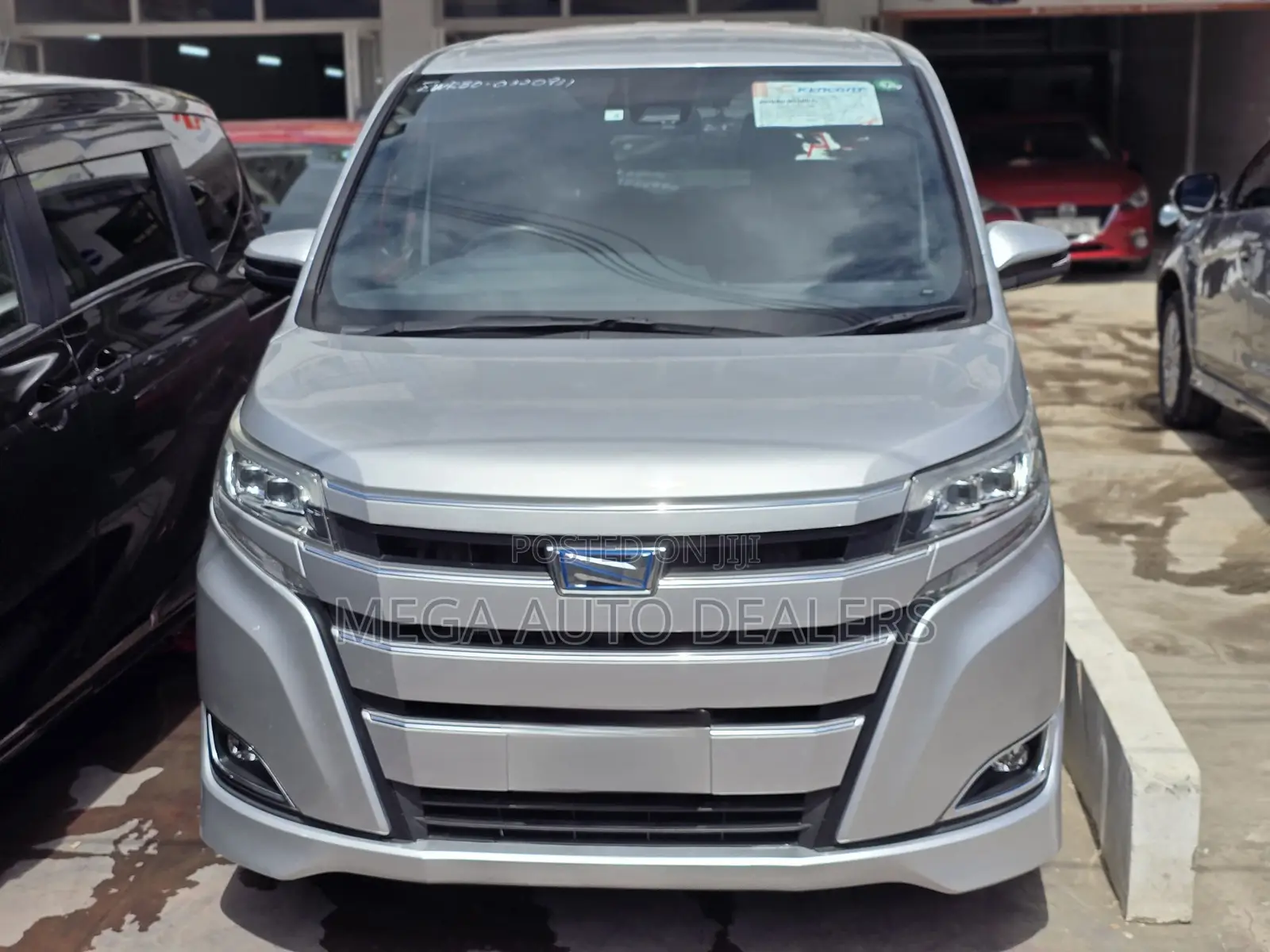 Toyota Noah 2018 Silver