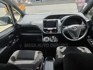 Toyota Noah 2018 Silver