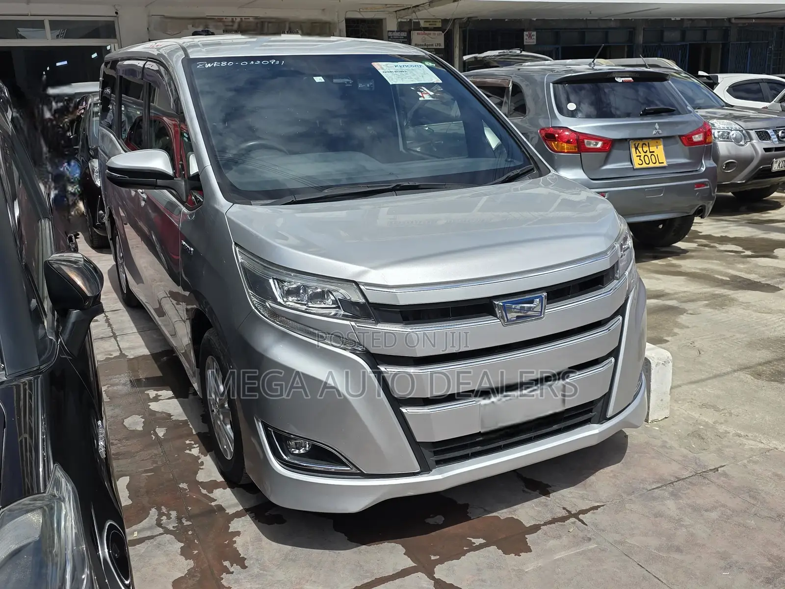 Toyota Noah 2018 Silver