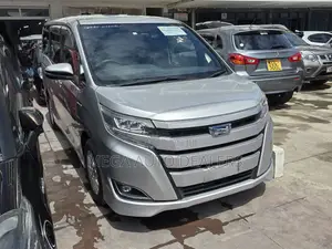 Toyota Noah 2018 Silver