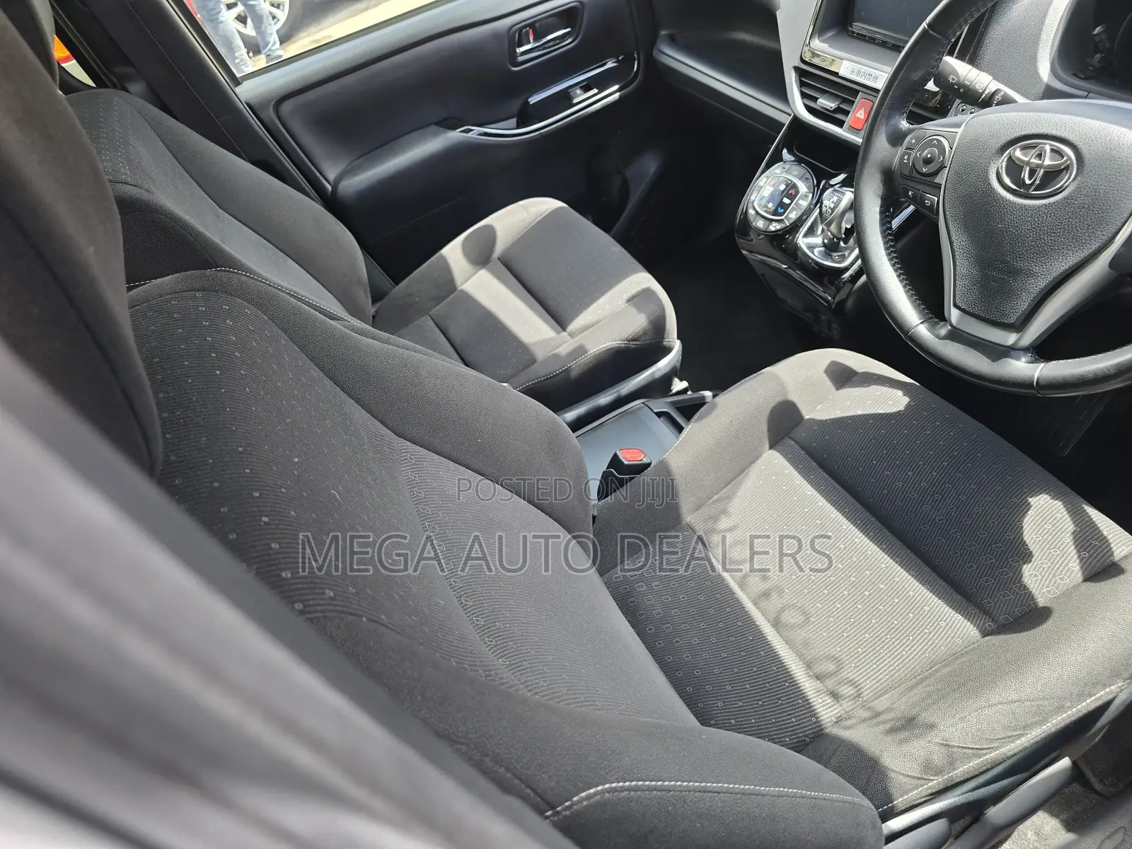Toyota Noah 2018 Silver