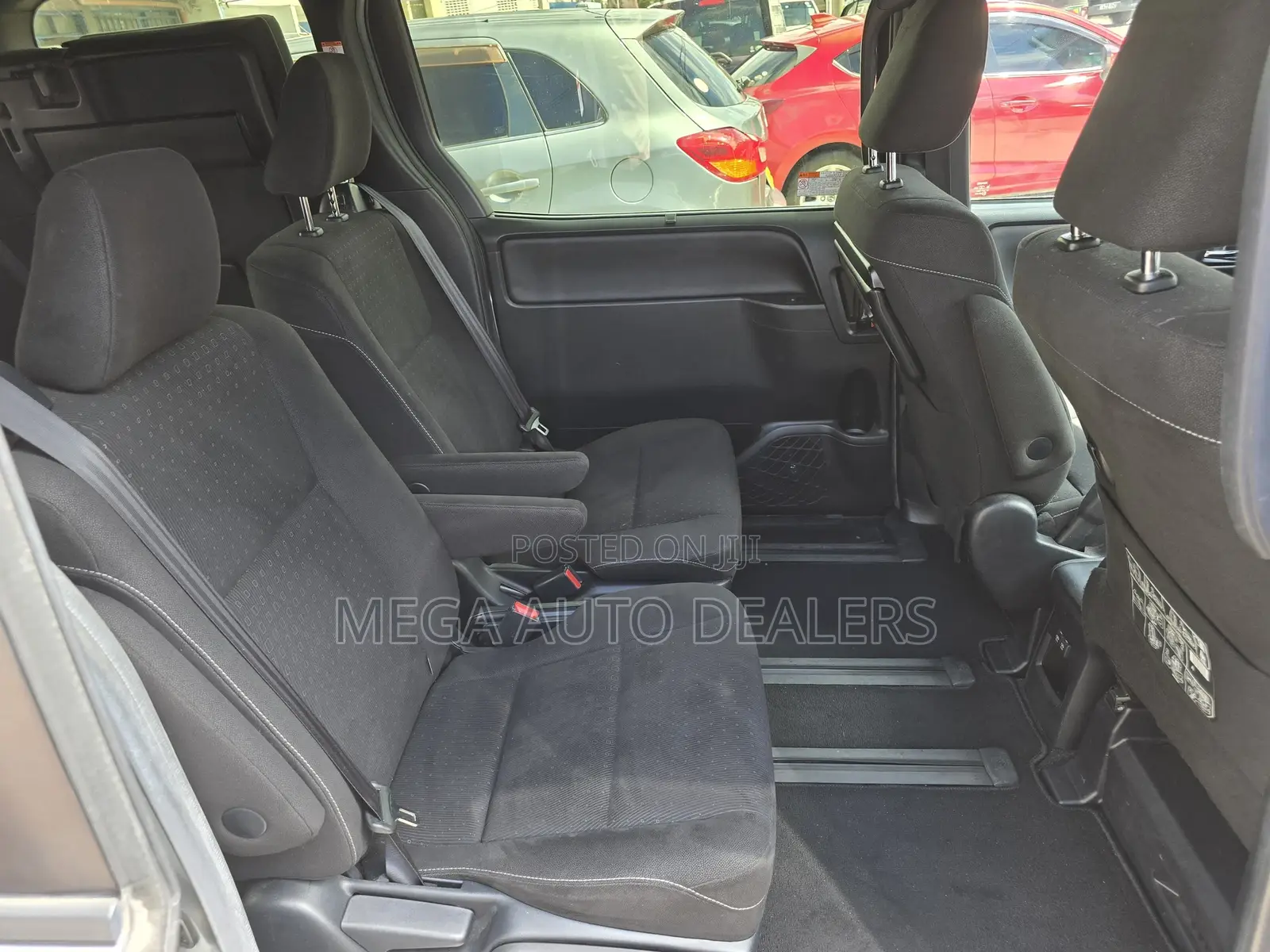 Toyota Noah 2018 Silver