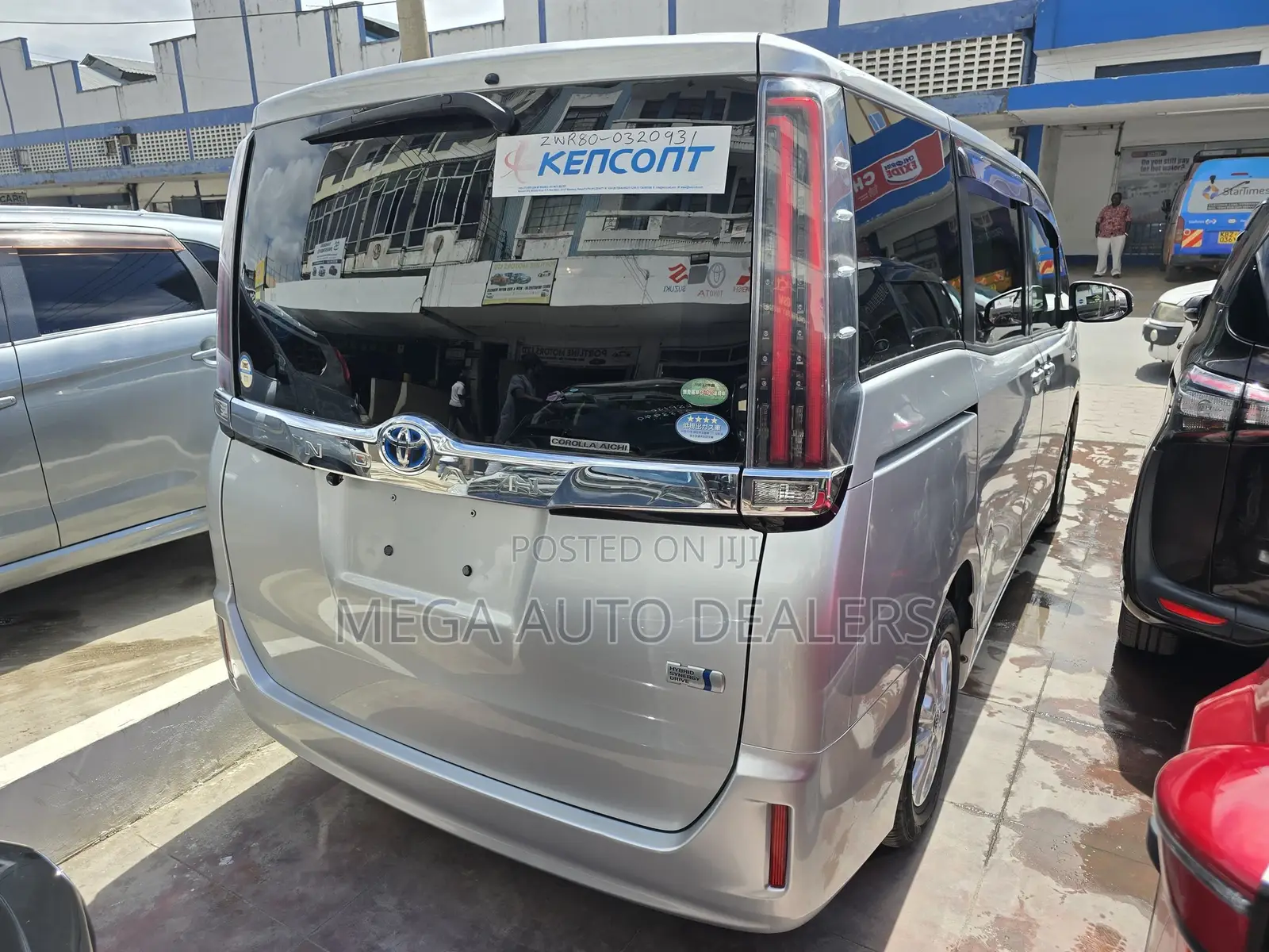 Toyota Noah 2018 Silver