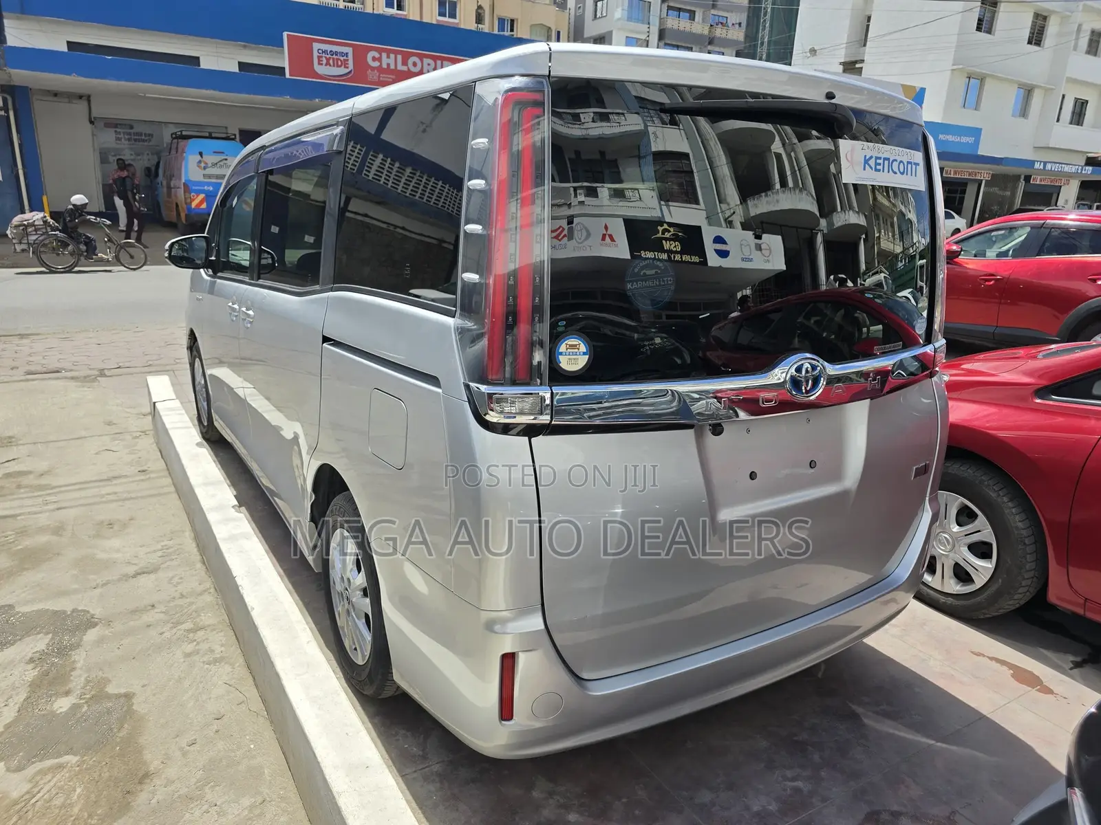 Toyota Noah 2018 Silver
