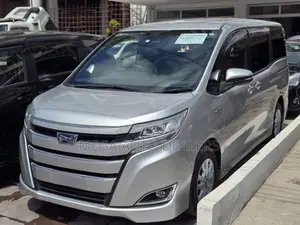 Toyota Noah 2018 Silver