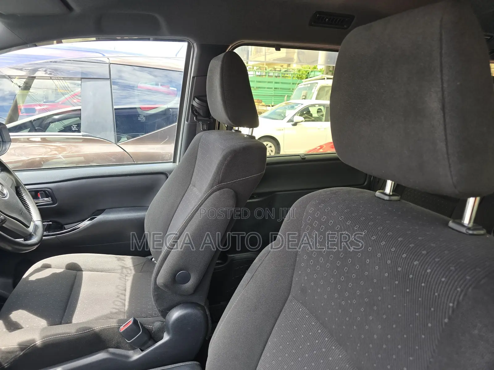 Toyota Noah 2018 Silver
