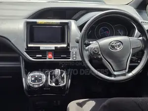 Toyota Noah 2018 Silver