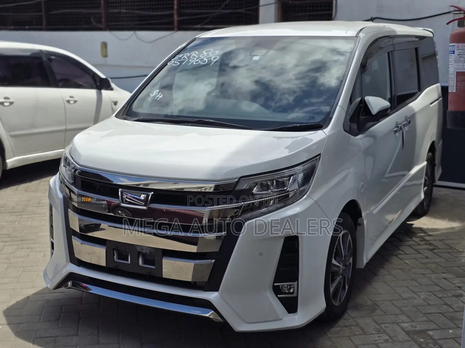 Toyota Noah 2018 White