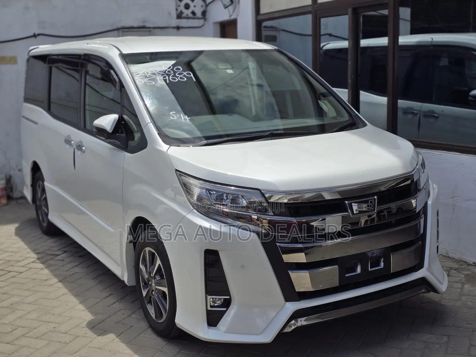 Toyota Noah 2018 White
