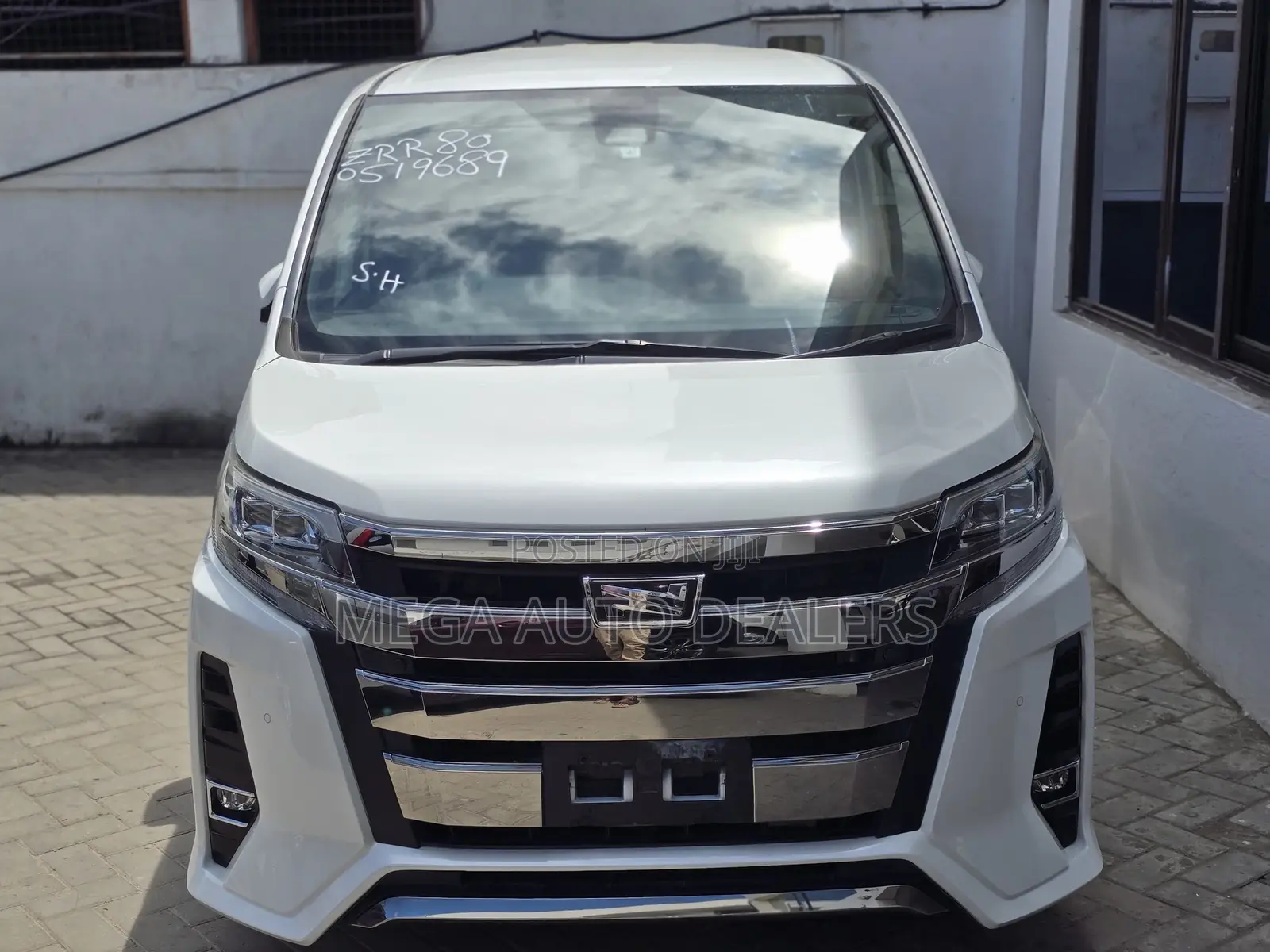 Toyota Noah 2018 White