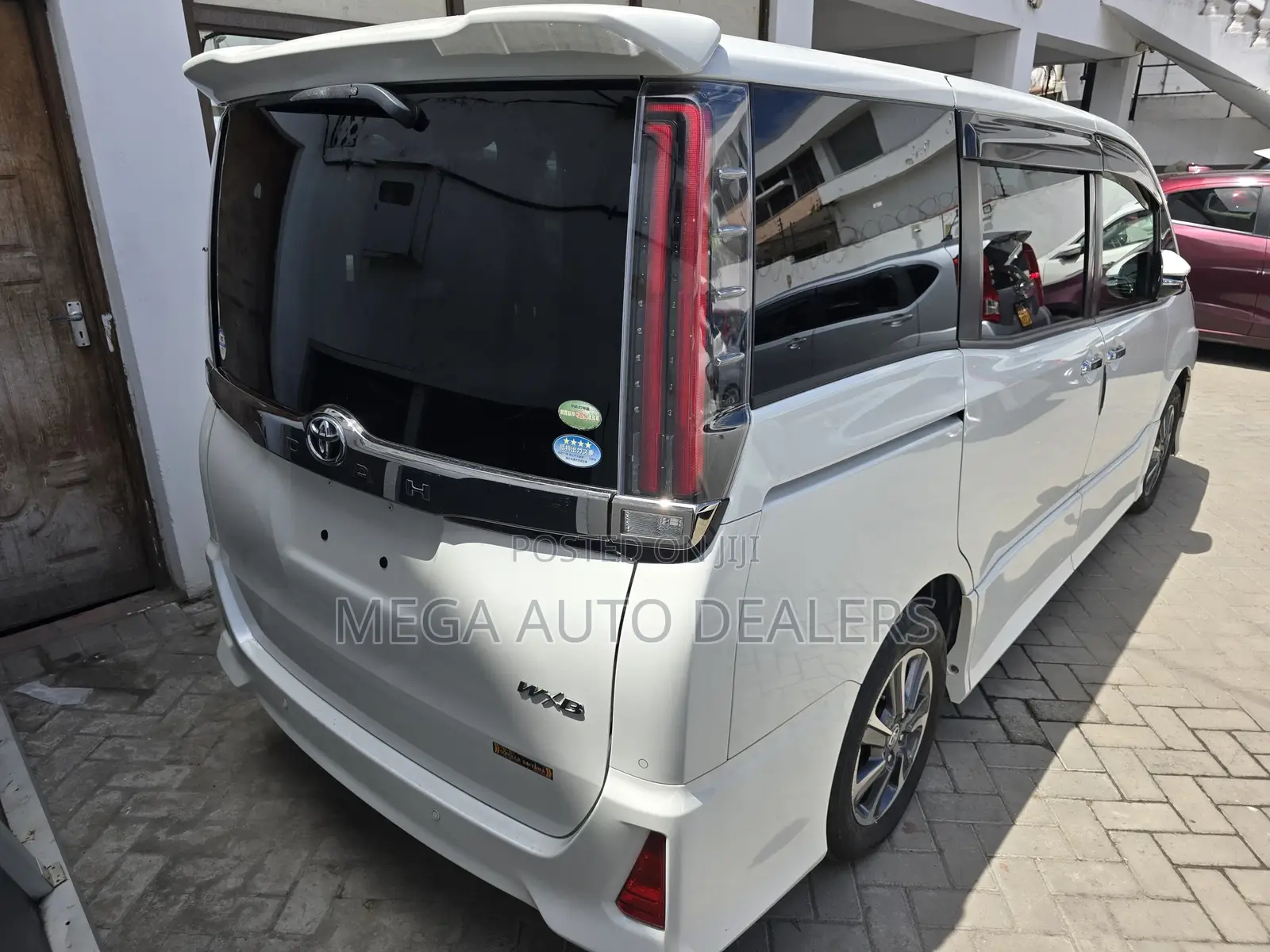 Toyota Noah 2018 White