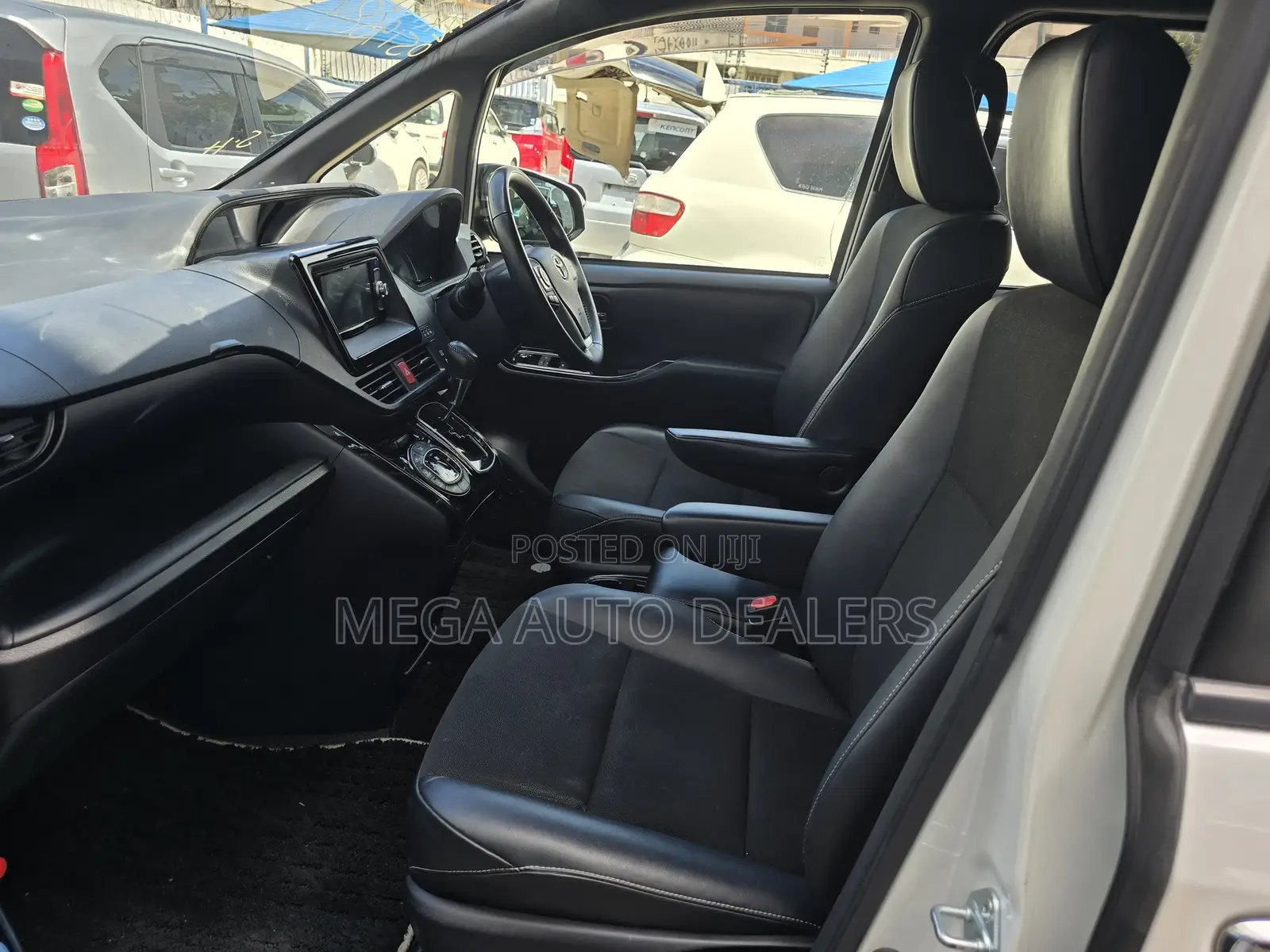 Toyota Noah 2018 White